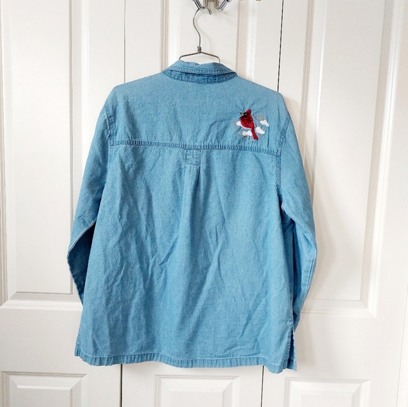 Cardinal Snowy Winter/Christmas Chambray/Denim Shirt size Large Passion - Picture 2 of 9